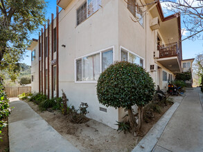 9949 Pinewood Ave in Tujunga, CA - Building Photo - Primary Photo