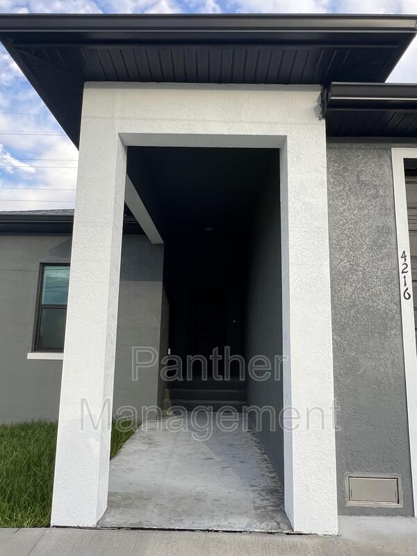 4214 Santa Barbara Blvd in Cape Coral, FL - Building Photo - Building Photo