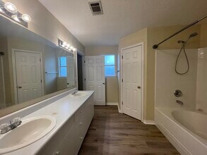 240 Westview Dr in Crestview, FL - Building Photo - Building Photo