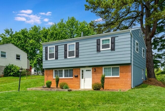 property at 14220 Fallbrook Ln