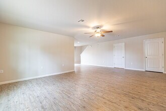 10322 Relic Oaks in San Antonio, TX - Building Photo - Building Photo