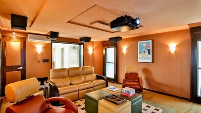 203 Frankfort Ave in Huntington Beach, CA - Building Photo - Building Photo