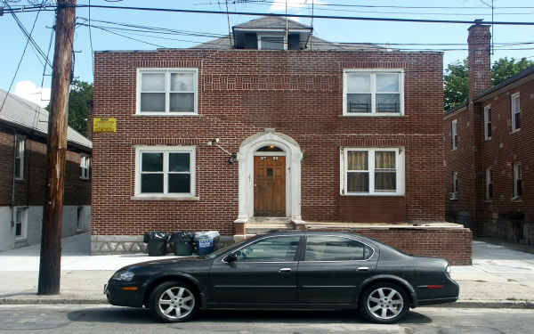 2728 Fish Ave in Bronx, NY - Building Photo