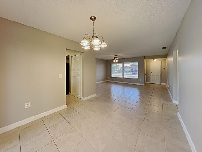 10651 NW 28th St in Sunrise, FL - Building Photo - Building Photo