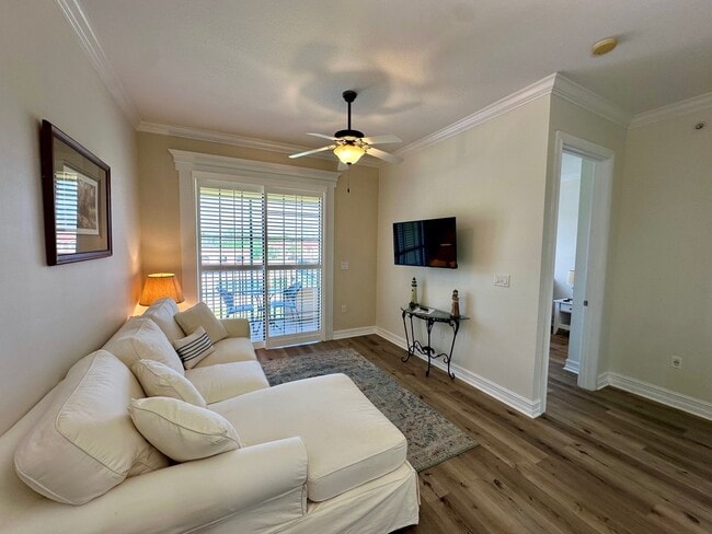 13941 Clubhouse Dr, Unit 315 in Tampa, FL - Building Photo - Building Photo