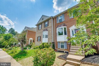 8508 Blue Bird Woods Ct in Lorton, VA - Building Photo - Building Photo