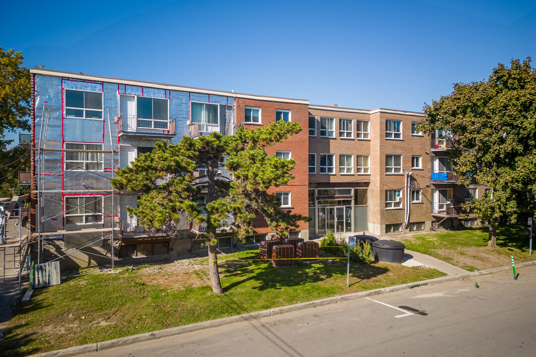 440-460 Galland in Dorval, QC - Building Photo