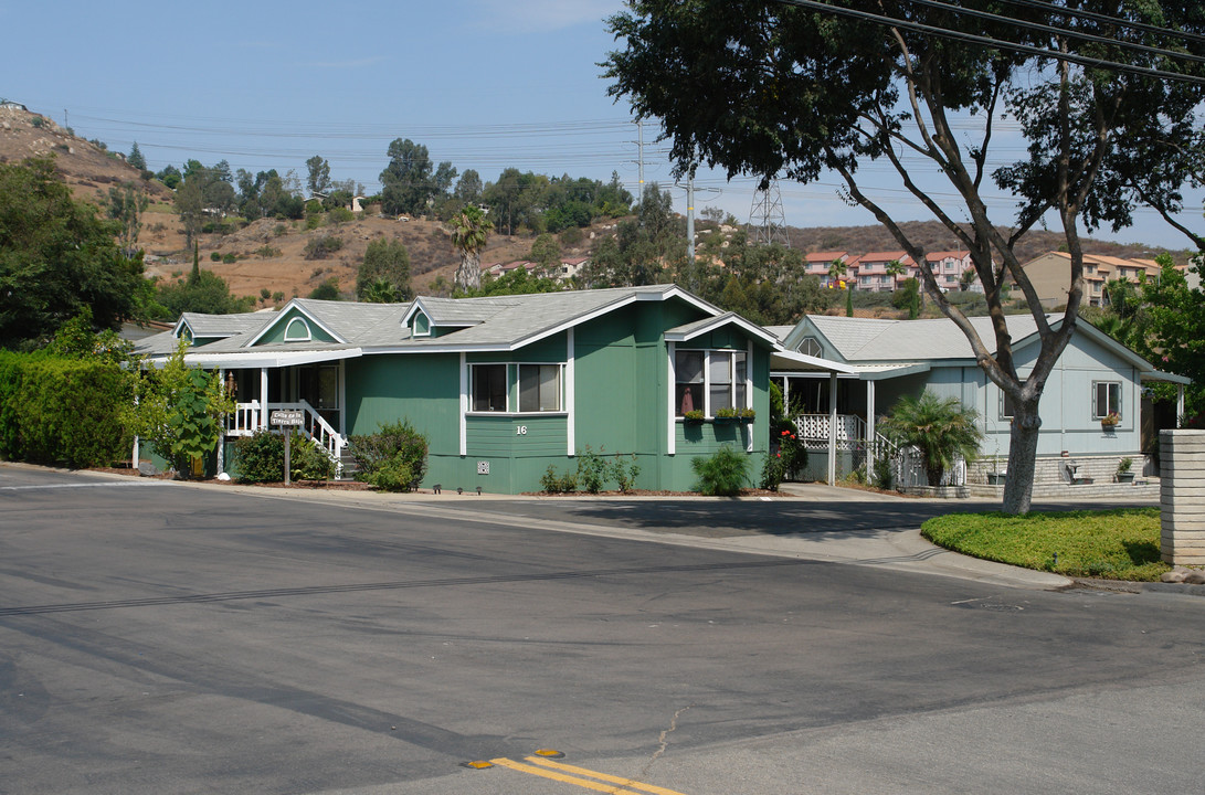 10880 Highway 67 in Lakeside, CA - Building Photo