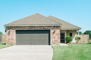 113 Green Mountain Ridge Street in Youngsville, LA - Building Photo