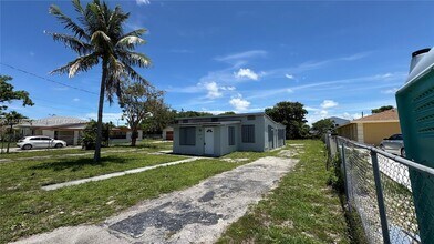 2432 NW 20th St in Fort Lauderdale, FL - Building Photo - Building Photo