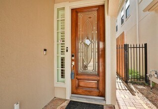 1107 Ridgecrossing Ln in Houston, TX - Foto de edificio - Building Photo
