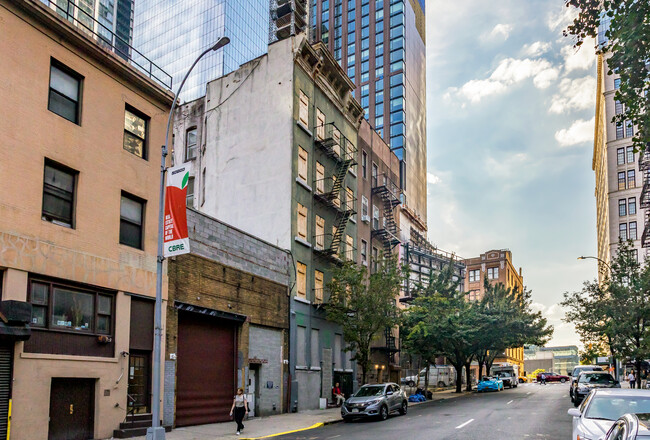 452 W 36th St in New York, NY - Building Photo - Building Photo