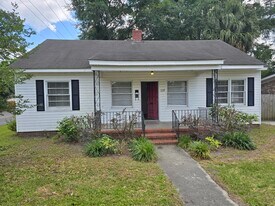 329 E 63rd St in Savannah, GA - Building Photo