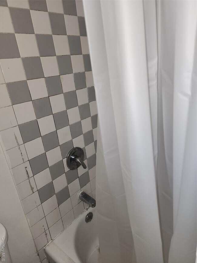 206-03 Jamaica Ave in Queens, NY - Building Photo - Building Photo