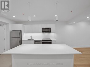 150-150 Fermanagh Ave in Toronto, ON - Building Photo - Building Photo