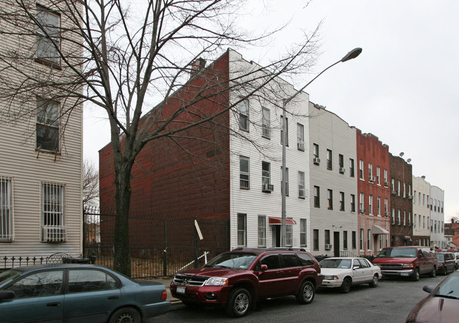 323 Melrose St in Brooklyn, NY - Building Photo - Building Photo