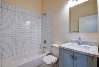 3255 N Sheffield Ave, Unit 306 in Chicago, IL - Building Photo - Building Photo