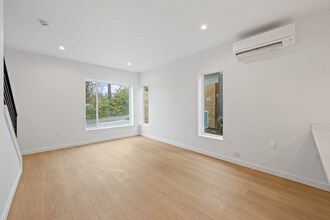 7904 20th Ave SW in Seattle, WA - Foto de edificio - Building Photo