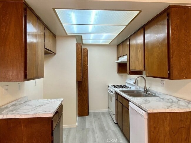 property at 1400 W Warner Ave