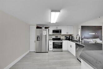 9833 Westview Dr in Coral Springs, FL - Building Photo - Building Photo