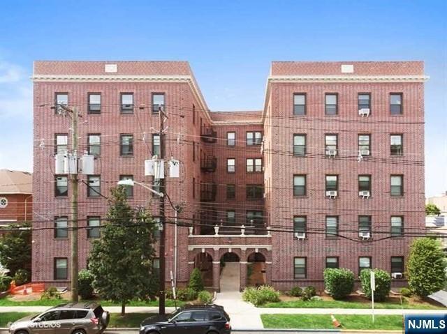 855 Broad in Ridgefield, NJ - Building Photo