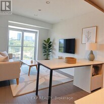 2495 Eglinton Ave W in Mississauga, ON - Building Photo