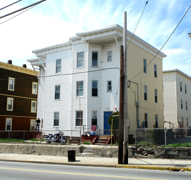 802 Social St in Woonsocket, RI - Building Photo