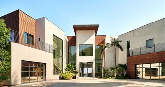 13331 Mulholland Dr in Beverly Hills, CA - Building Photo