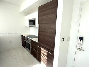 301 Altara Ave, Unit 533 in Coral Gables, FL - Foto de edificio - Building Photo