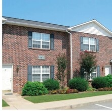 Laurel Forest in Hickory, NC - Building Photo - Building Photo