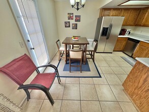 5576 W Rochelle Ave. in Las Vegas, NV - Building Photo - Building Photo