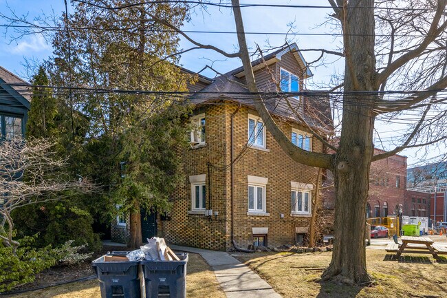 11 Cottingham Rd in Toronto, ON - Building Photo - Building Photo