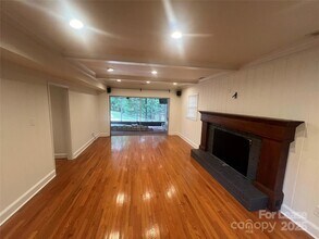 6611 Lancer Dr in Charlotte, NC - Foto de edificio - Building Photo