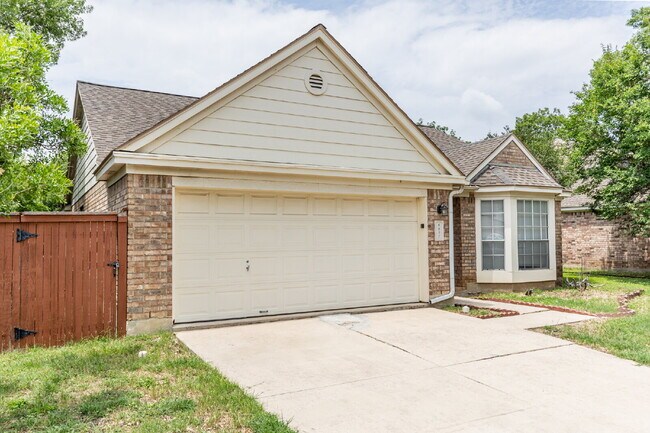 6651 Rambling Trail Dr in San Antonio, TX - Foto de edificio - Building Photo