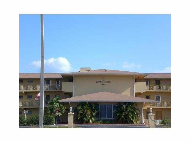 1050 E Sample Rd in Pompano Beach, FL - Building Photo