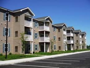 Camillus Pointe Senior Apartments in Camillus, NY - Foto de edificio - Building Photo