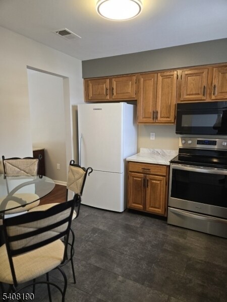 147 Mockingbird Ct in Three Bridges, NJ - Building Photo - Building Photo