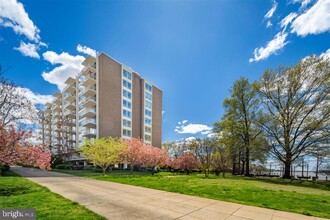 1425 4th St SW in Washington, DC - Building Photo - Building Photo