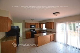 355 Westgate Terrace in Streamwood, IL - Foto de edificio - Building Photo