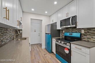 60 Amberly Dr in Englishtown, NJ - Building Photo - Building Photo