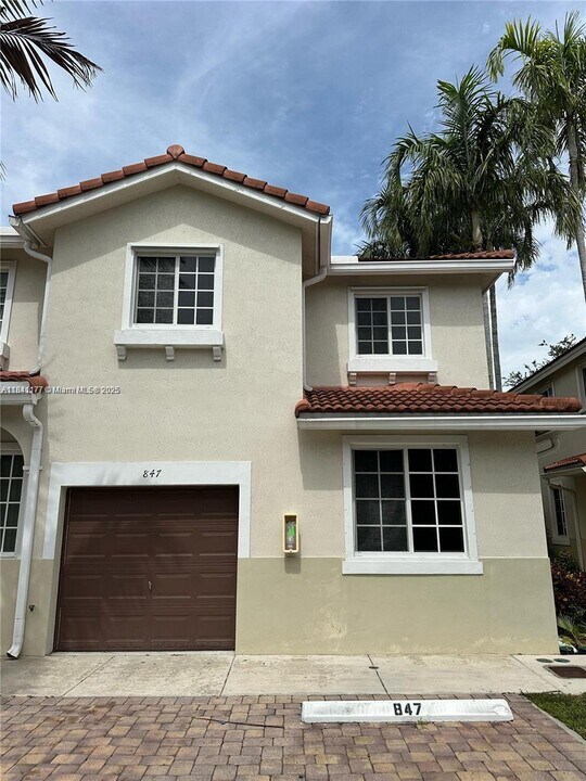 20901 NW 14th Pl in Miami Gardens, FL - Building Photo