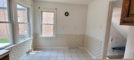 2626 N 73rd St in Wauwatosa, WI - Building Photo - Building Photo