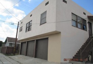 711 W 90th St in Los Angeles, CA - Building Photo - Building Photo