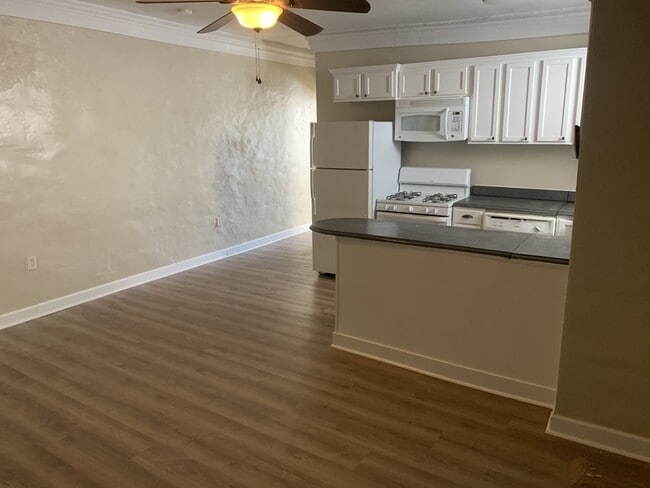 1056 E Montague Ave in North Charleston, SC - Building Photo - Building Photo