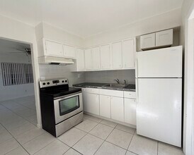 2515 McKinley St, Unit Rear in Hollywood, FL - Building Photo - Building Photo