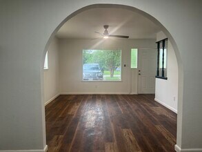 1108 Reyes St in San Marcos, TX - Building Photo - Building Photo