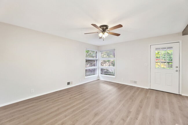 6020 N East Park View St in Park City, KS - Foto de edificio - Building Photo