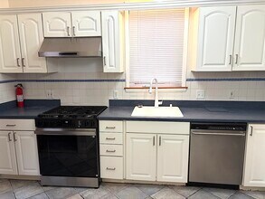 284 Magnolia Ave in Jersey City, NJ - Building Photo - Building Photo