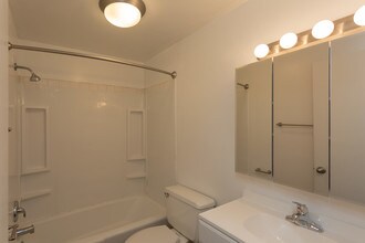 Wellington Manor Apartments in Liverpool, NY - Building Photo - Interior Photo