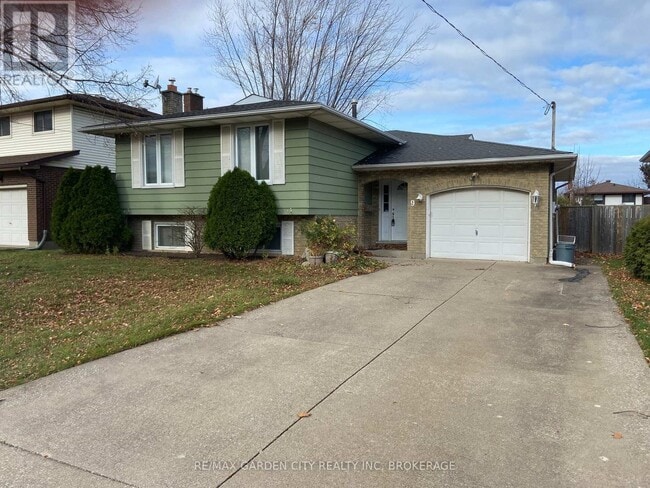 property at 9 Stonegate Dr